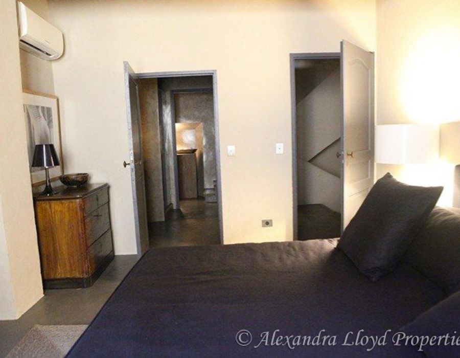 Charming village house in Saint Tropez..... 6