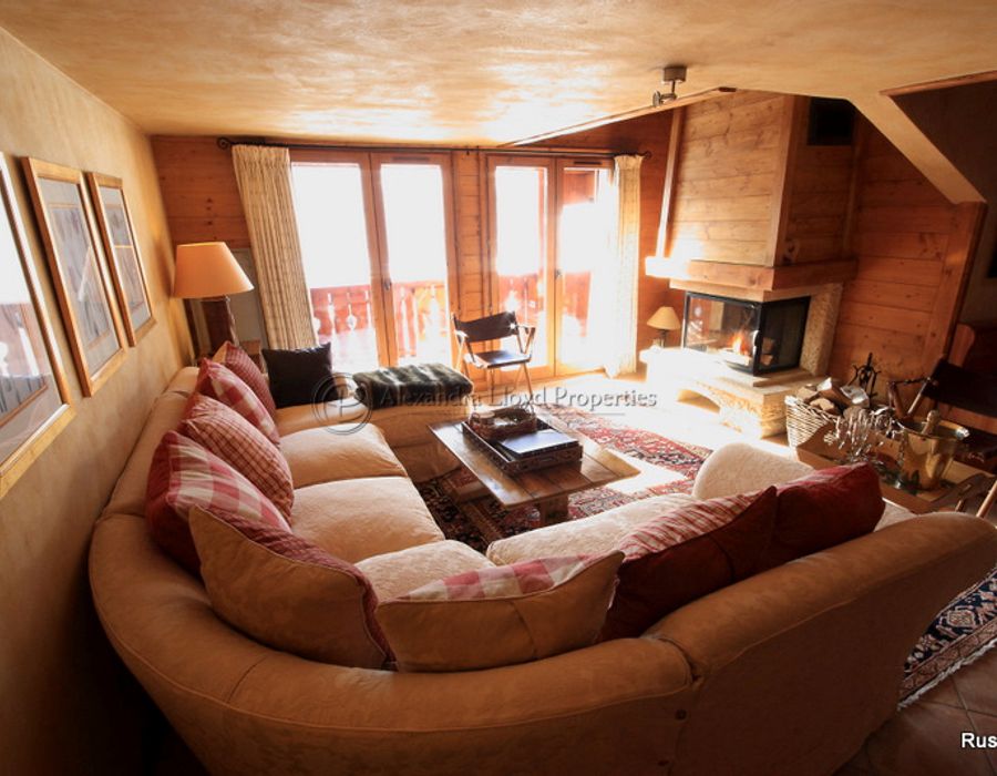 Sunny south facing chalet apartment in Méribel 4