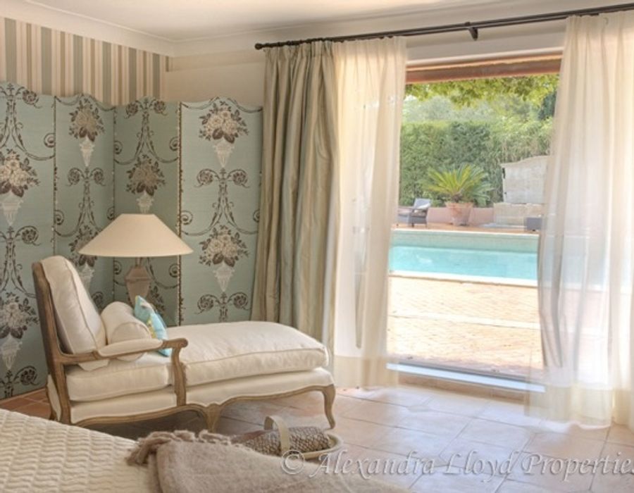 A lovely house for sale in Saint Tropez, close to the village 2