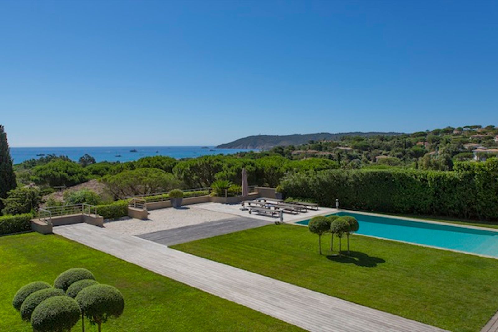 Club 55... ! Contemporary design and fabulous views