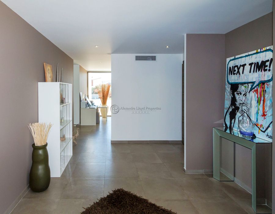 Modern villa built in 2015 overlooking the Citadelle in Calvi, North Corsica 5