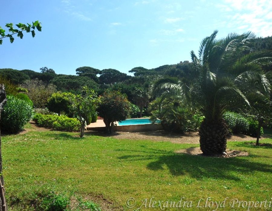 Charming property for sale in Saint Tropez 4