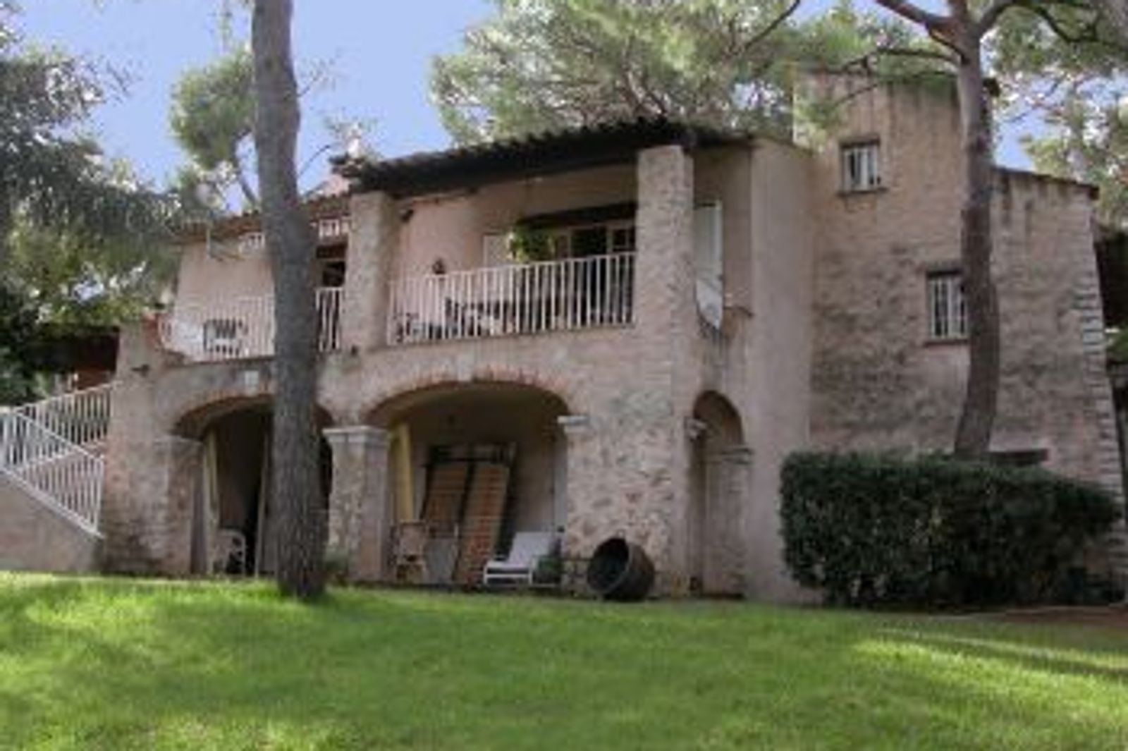 Provencale villa located on the Cap Ferrat