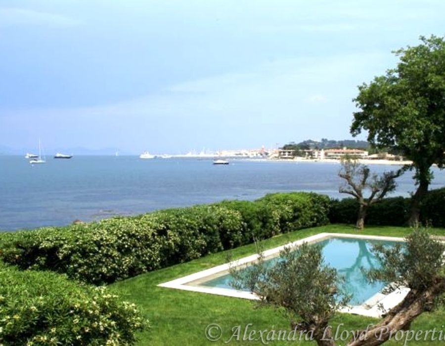 An old stone house from the 16th Century in La Garde Freinet 6