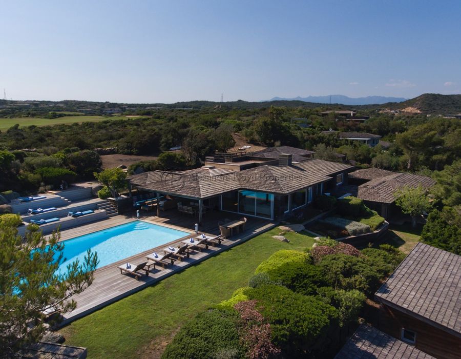 An amazing location and a fabulous house located inside the Domaine de Sperone 6