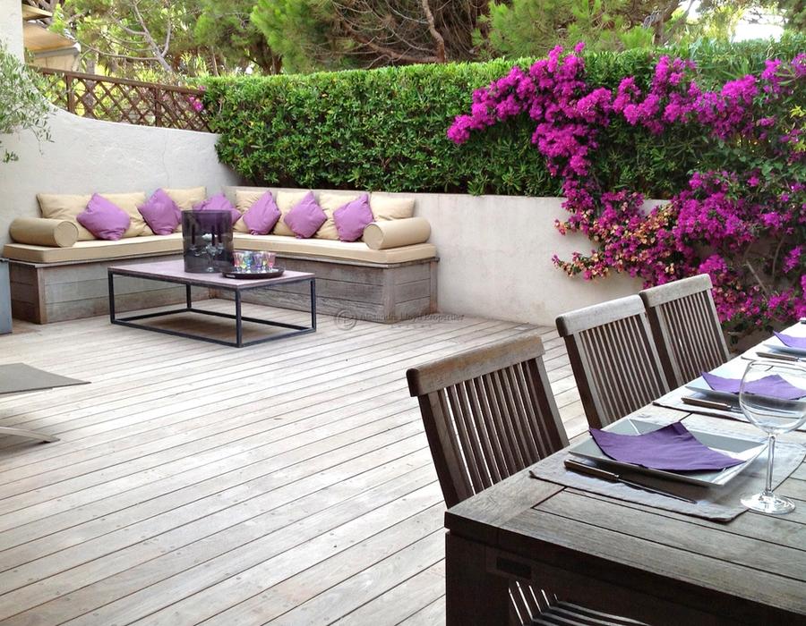 A beautiful property located in Le Parc de la Moutte, 30m from the beach 5