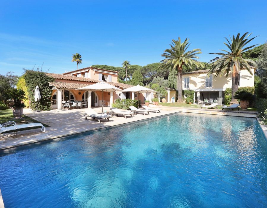 A Seven-Bedroom Provençal Villa for Rent on Route de Tahiti, Ramatuelle 3