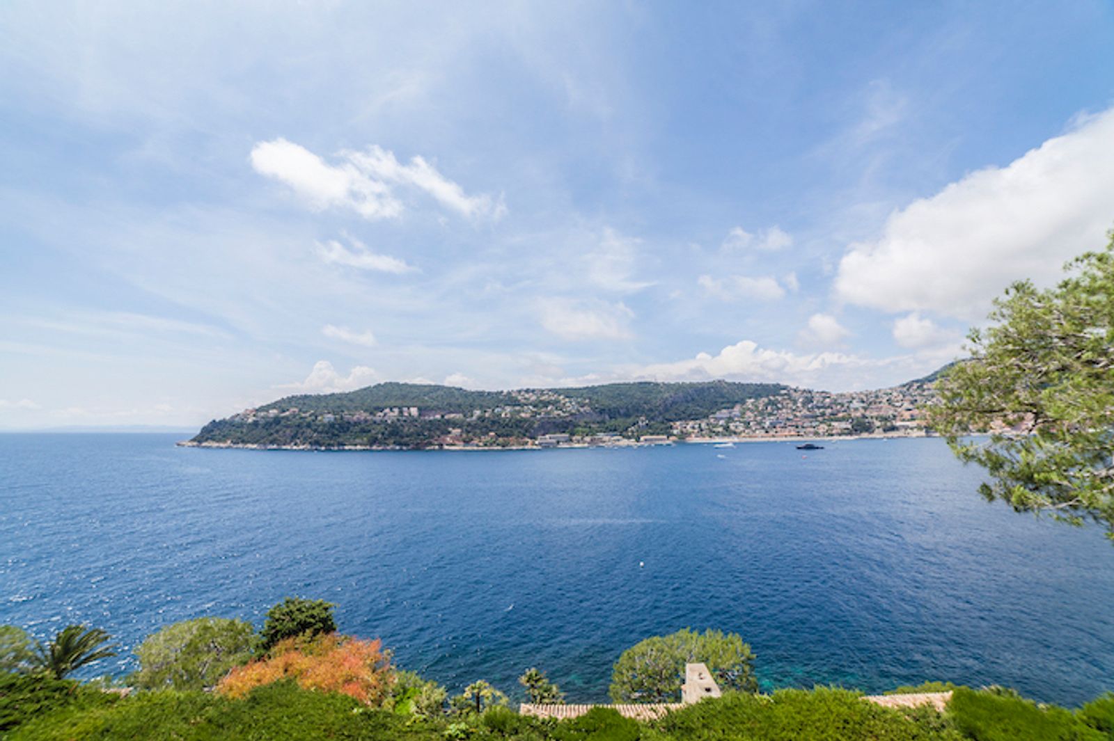 Cap Ferrat luxury! Stunning property for rent, walking distance from the beach