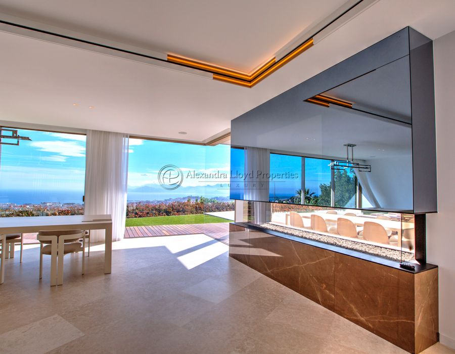 An impressive, ultra modern villa for rent in Cannes 4