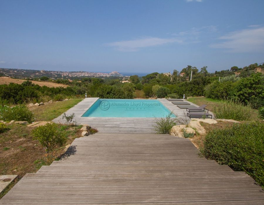 Contemporary villa with a sea view, Calvi, North Corsica 2