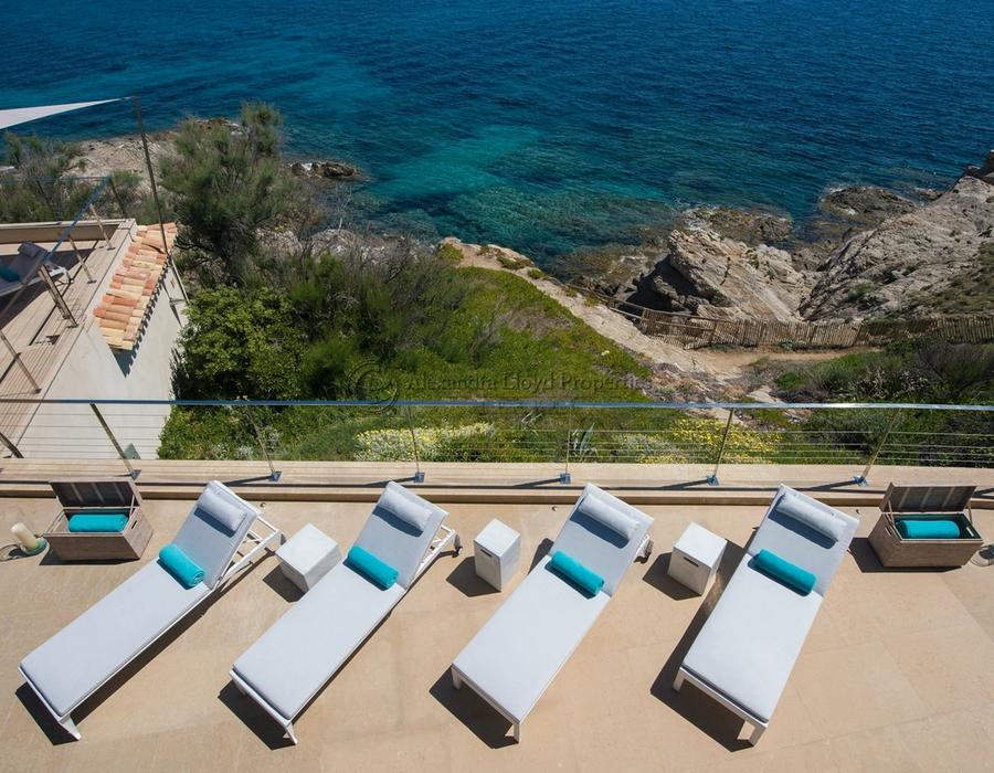 Splendid waters edge property in Les Parcs de Saint Tropez 2