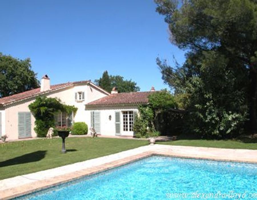 Large Provencale villa located in Sainte Anne, Saint Tropez 4