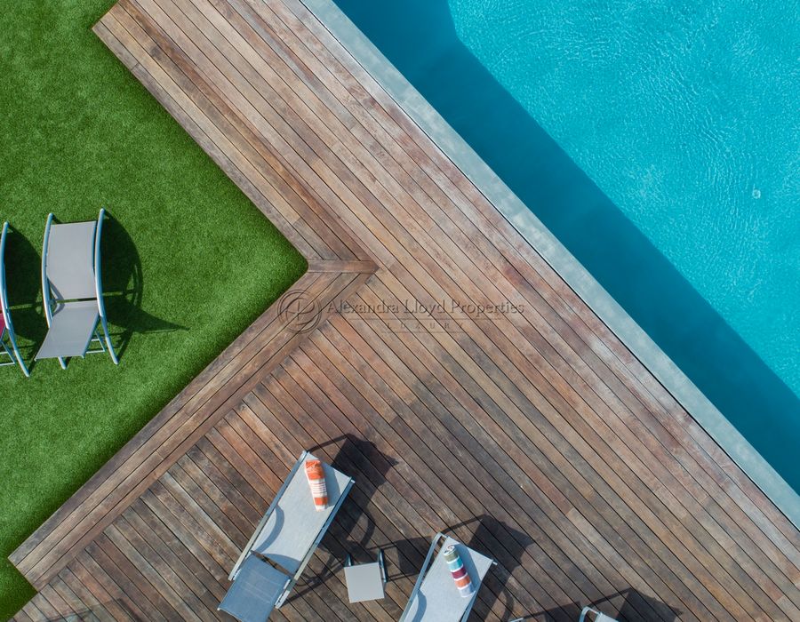 Almost ! On the water, Ajaccio - walking distance to the beach 5