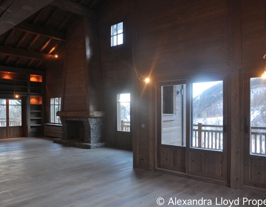 Luxurious chalet with full size swimming pool for sale in Auron 5