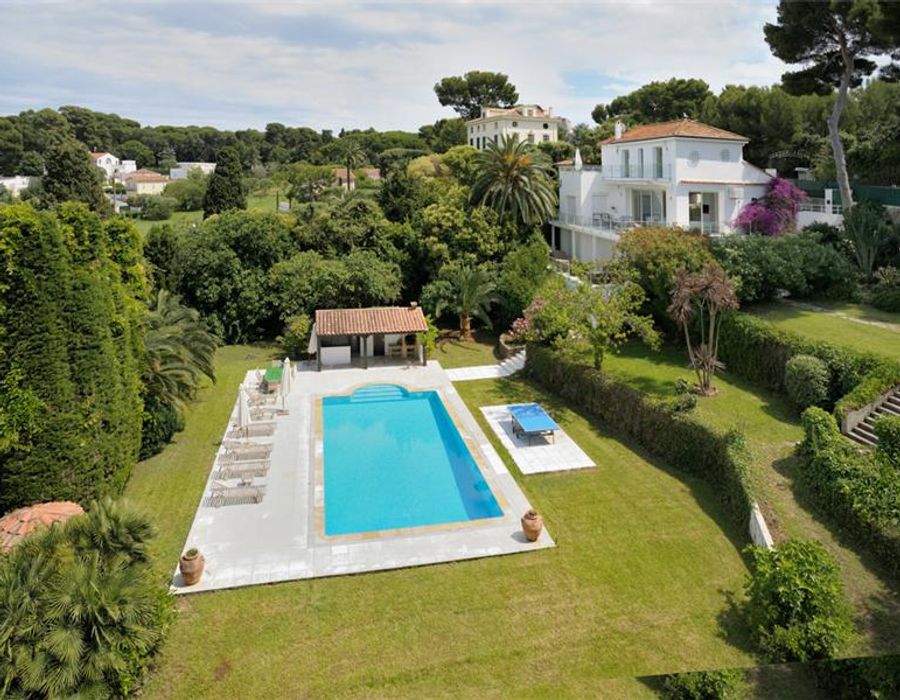 Magnificent contemporary property on the Cap d'Antibes 1