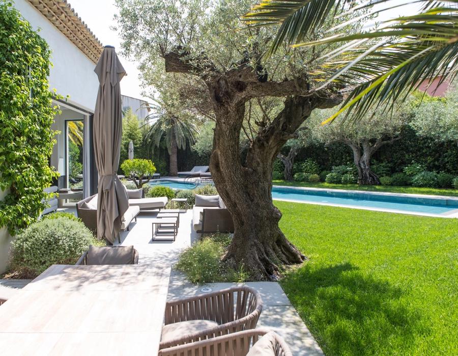 UNIQUE ! A beautifully decorated village house in the heart of Saint Tropez 6