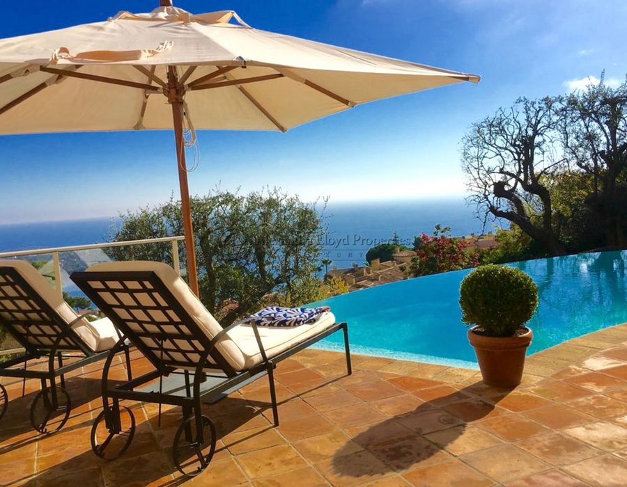 A Wonderful Four-Bedroom Villa Located in Le Castellet, Villefranche-sur-Mer 1