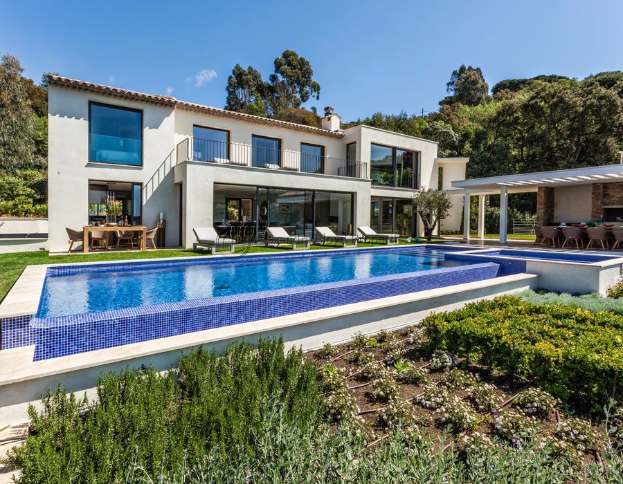 Contemporary luxury in La Crox Valmer - 10 bedrooms 1