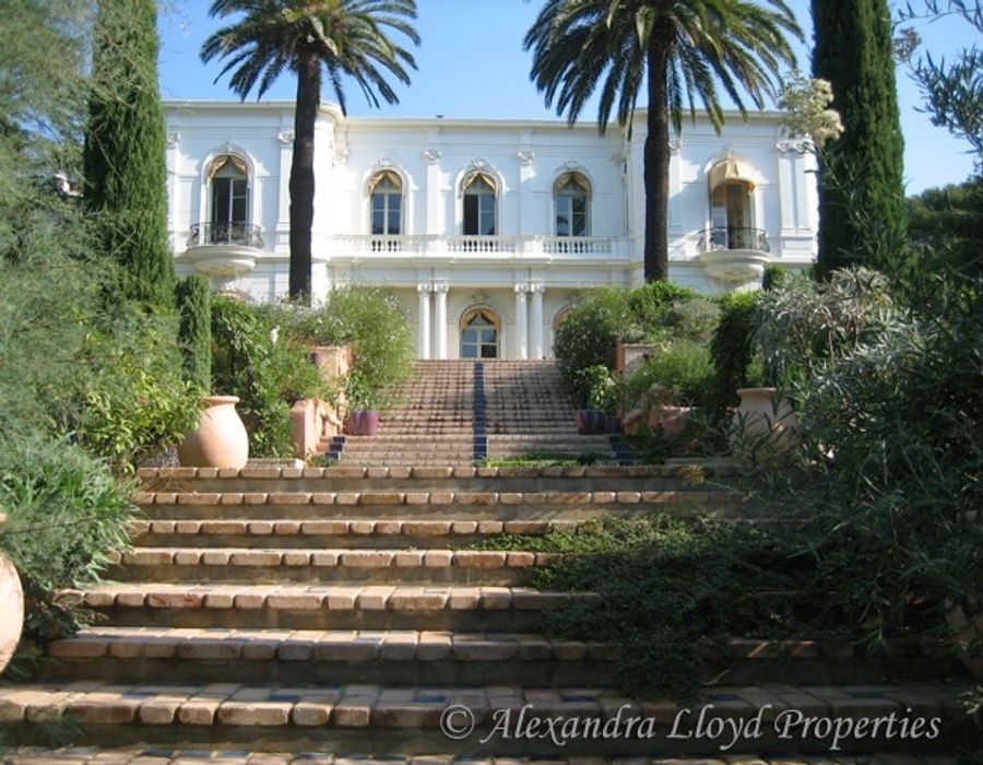 WOW! Villa Rocabella, Cap Brun. Belle époque villa on the water  1