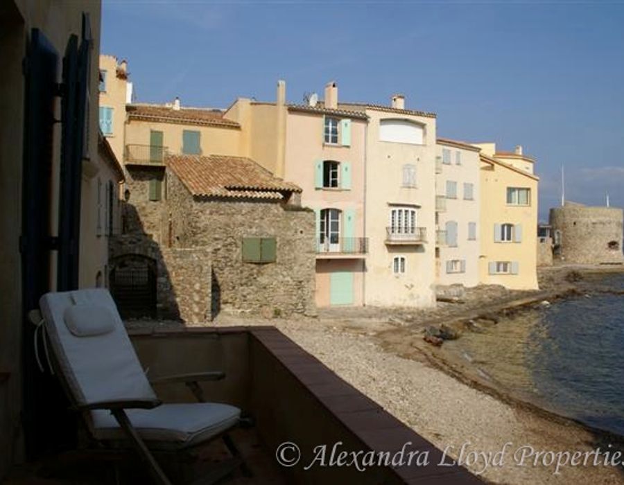 A fishermans house in the village of Saint Tropez 3
