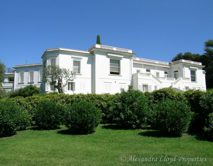 Pure luxury on the Cap d'Antibes 2