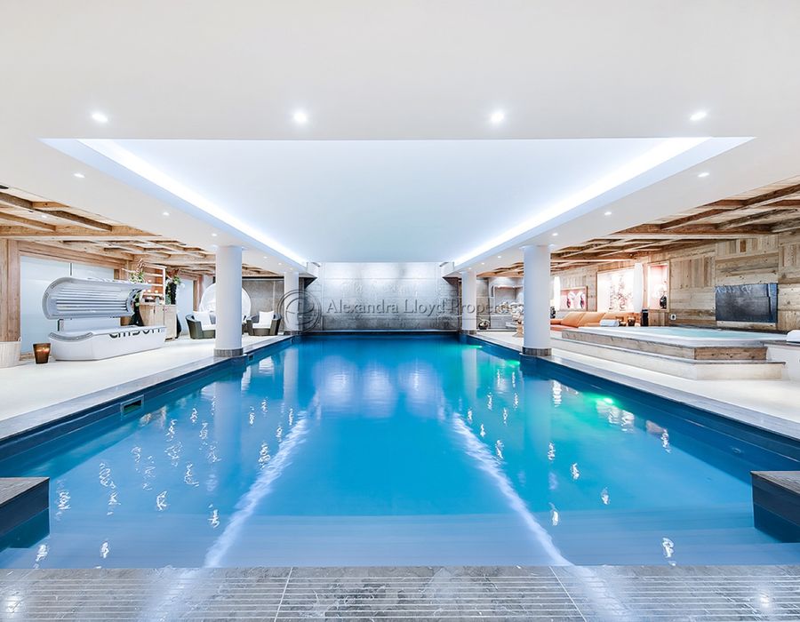 An eight bedroom luxury chalet for rent in Courchevel 1850 3