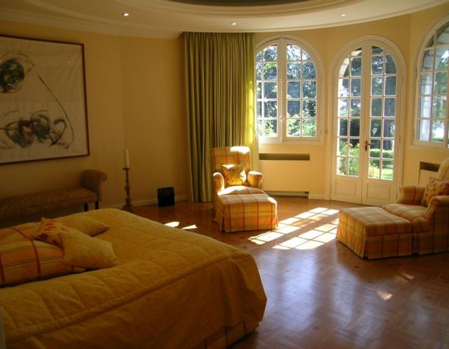 A ravishing stone bastide in beautiful grounds in Grasse 3