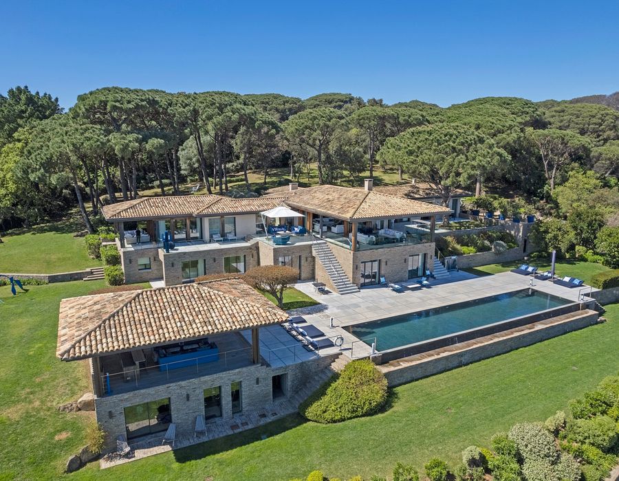 A spectacular, contemporary villa located in Bellevue, Saint Tropez 4