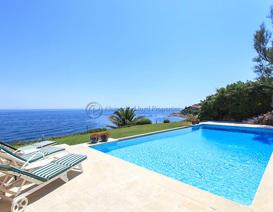 Waters Edge villa for rent in les Parcs de St Tropez 5