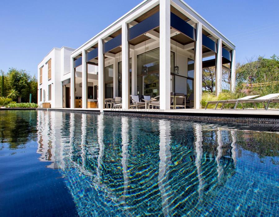 Elegant, contemporary and so close to Club 55 1