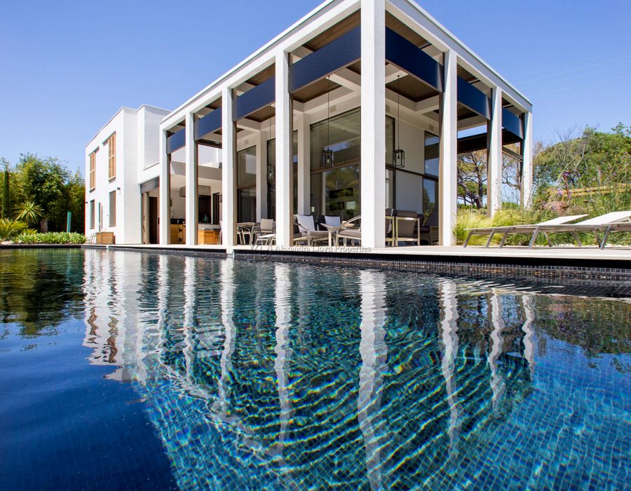 Elegant, contemporary and so close to Club 55 1