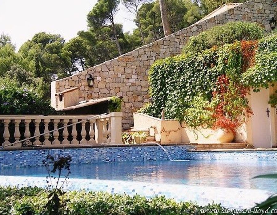 Provencal villa in Super Cannes 3