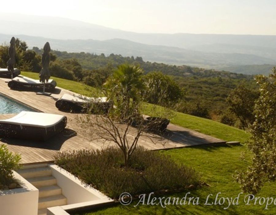 “Stunning stunning stunning interior! 4