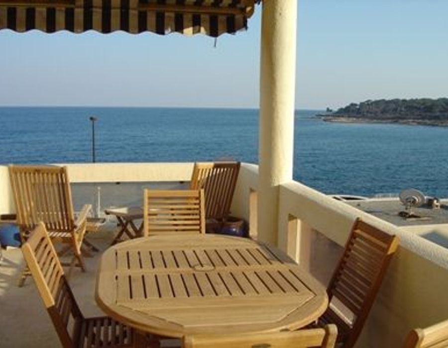 An ideal holiday home on the Cap d'Antibes 2