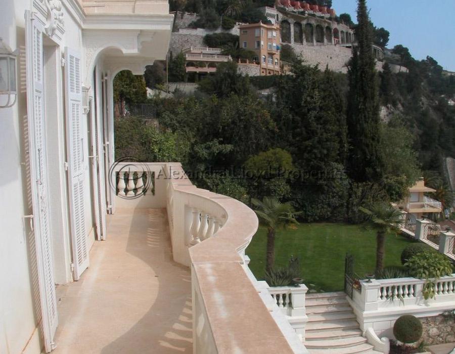 A beautiful Belle Epoque villa in Villefranche sur Mer with sea views 5
