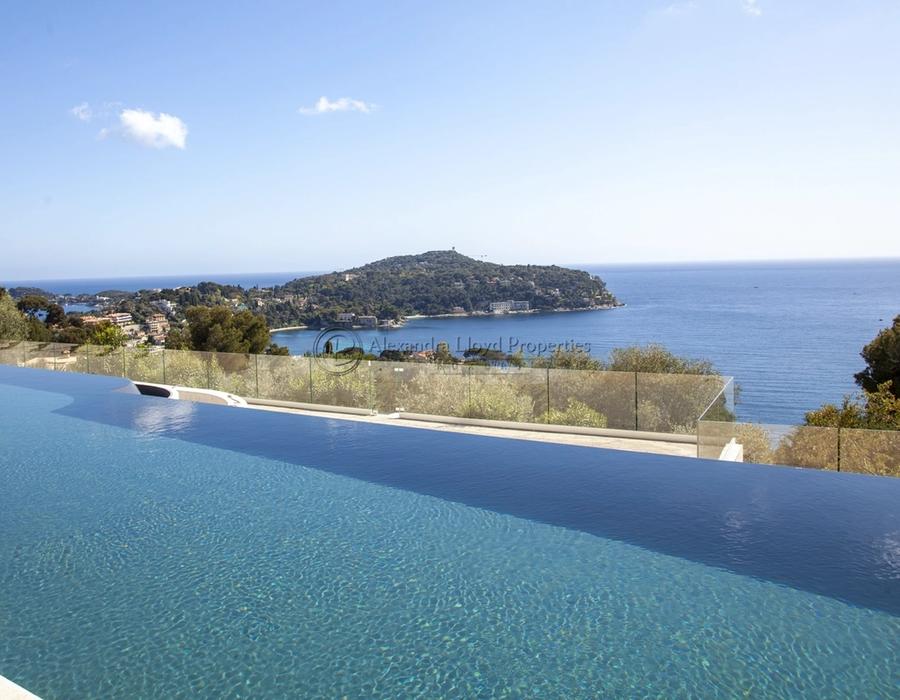 Stunning Contemporary Villa for Rent in Villefranche sur Mer 4