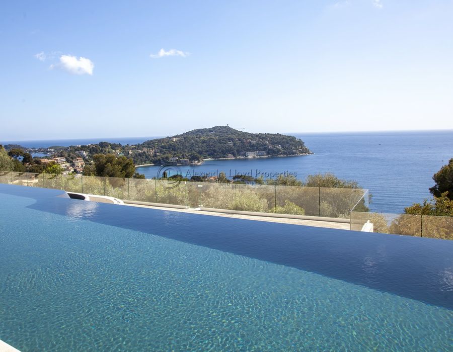 Stunning Contemporary Villa for Rent in Villefranche sur Mer 4