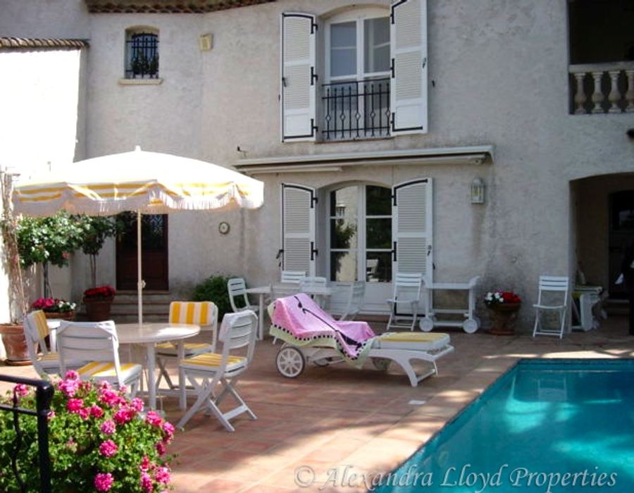 <strong>Cap d'Antibes</strong> A lovely villa built on 3 levels for total 500 m² 2