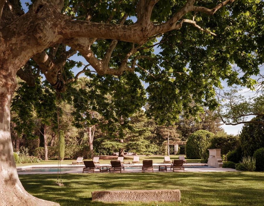 Exceptional 18th-Century Provençal Mas in the Heart of Eygalières – Private 3-Hectare Estate with Pool & Spa 4