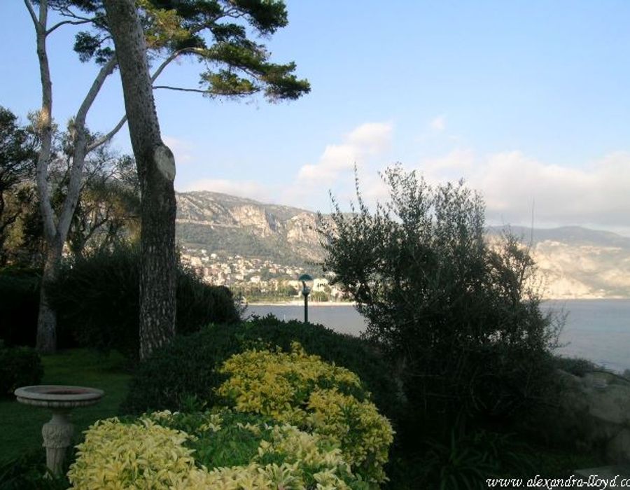 Waters edge property on the prestigous Cap Ferrat 6