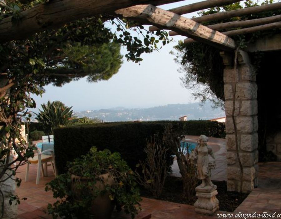 Lovely Provencal style villa located on the hills of Villefranche 1