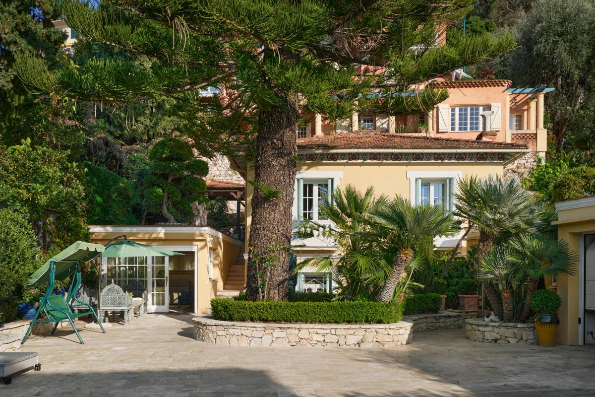 Villa à Louer à Saint-Jean-Cap-Ferrat — À Deux Pas de la Mer dans le Quartier Grasseuil