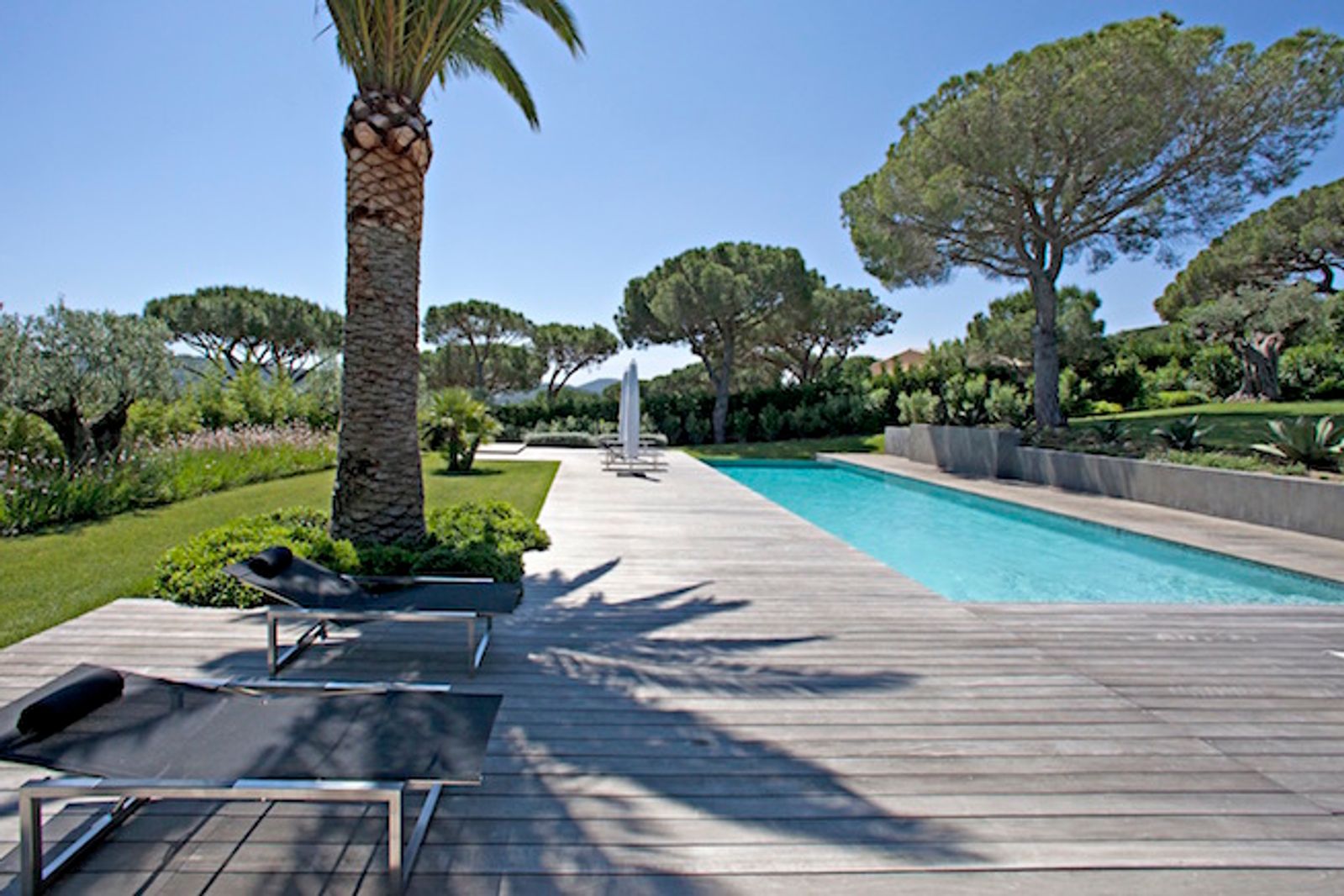 Stunning! Luxury contemporary villa close to the beaches and the town of Saint-Tropez