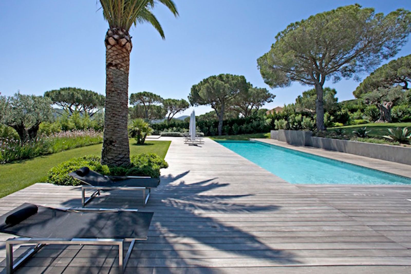 Stunning! Luxury contemporary villa close to the beaches and the town of Saint-Tropez