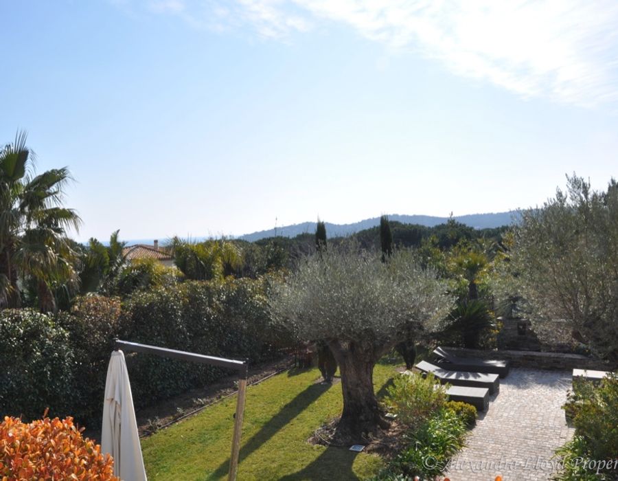 Charming summer house in Les Parcs de Saint Tropez 2