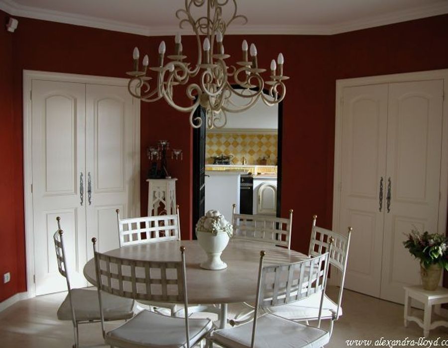 A well positioned property close to Saint Tropez village and beaches 1