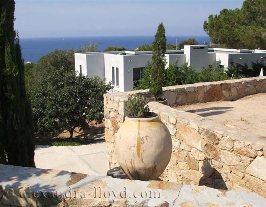 Modern villa located in Calvi, just a walk away from the sea. 6
