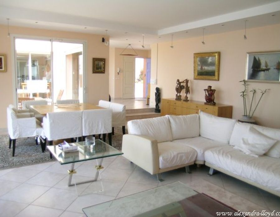 Superb villa in the heights of Villefranche Sur Mer 1