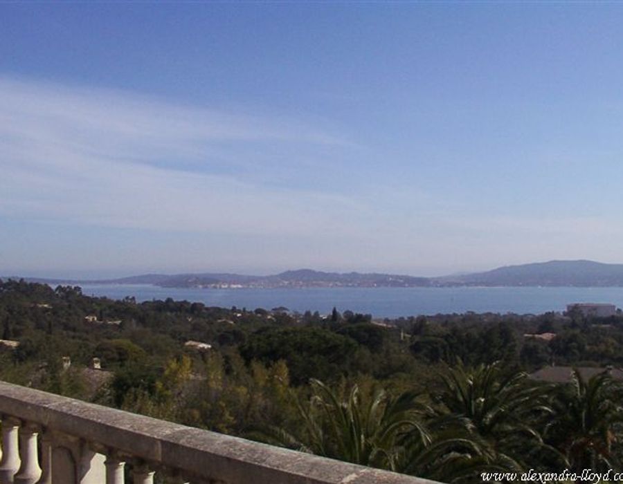 Stunning property in a private domain 1