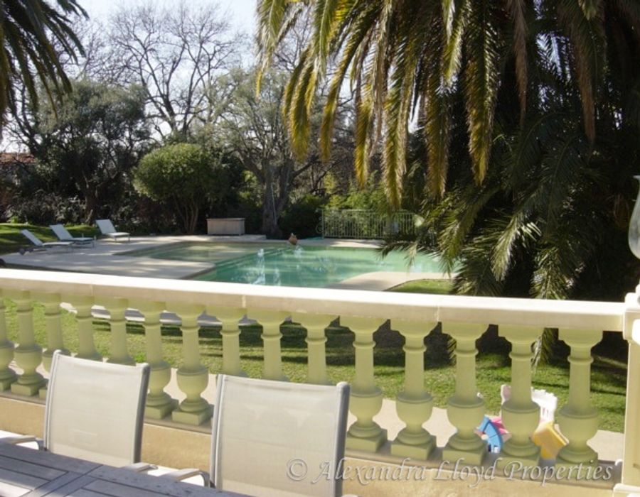 Magnificent villa 650 sqm with swimming pool 3